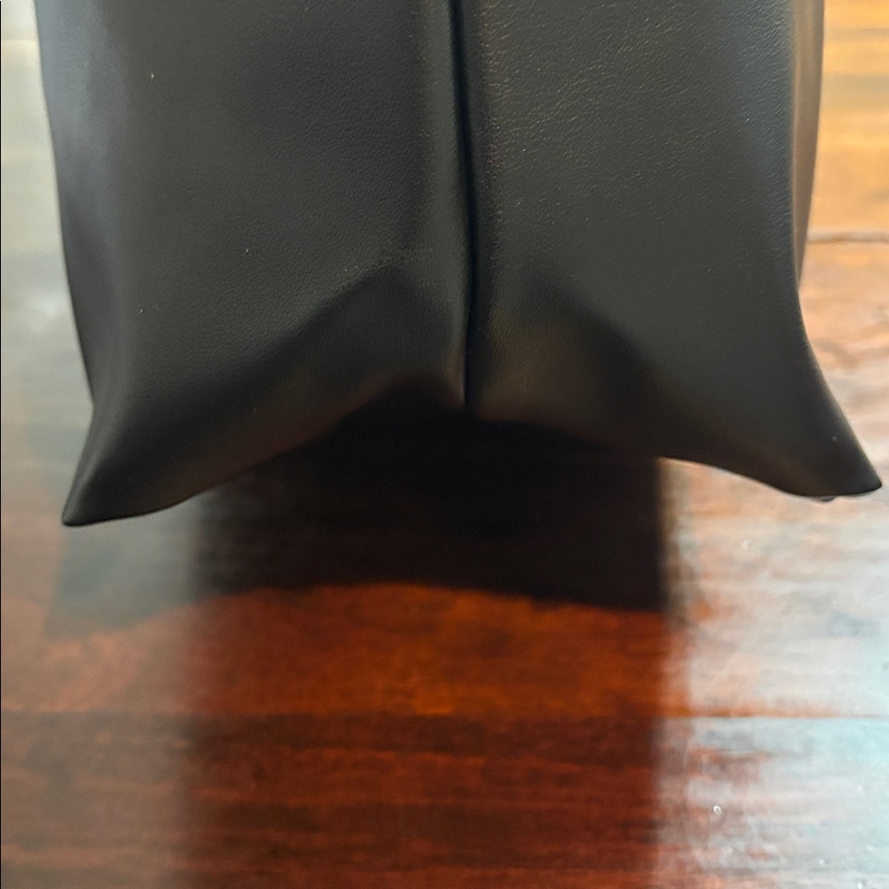 VICTORIA’S SECRET Slouchy Tote Bag w/Bow Detail - Picture 9 of 12